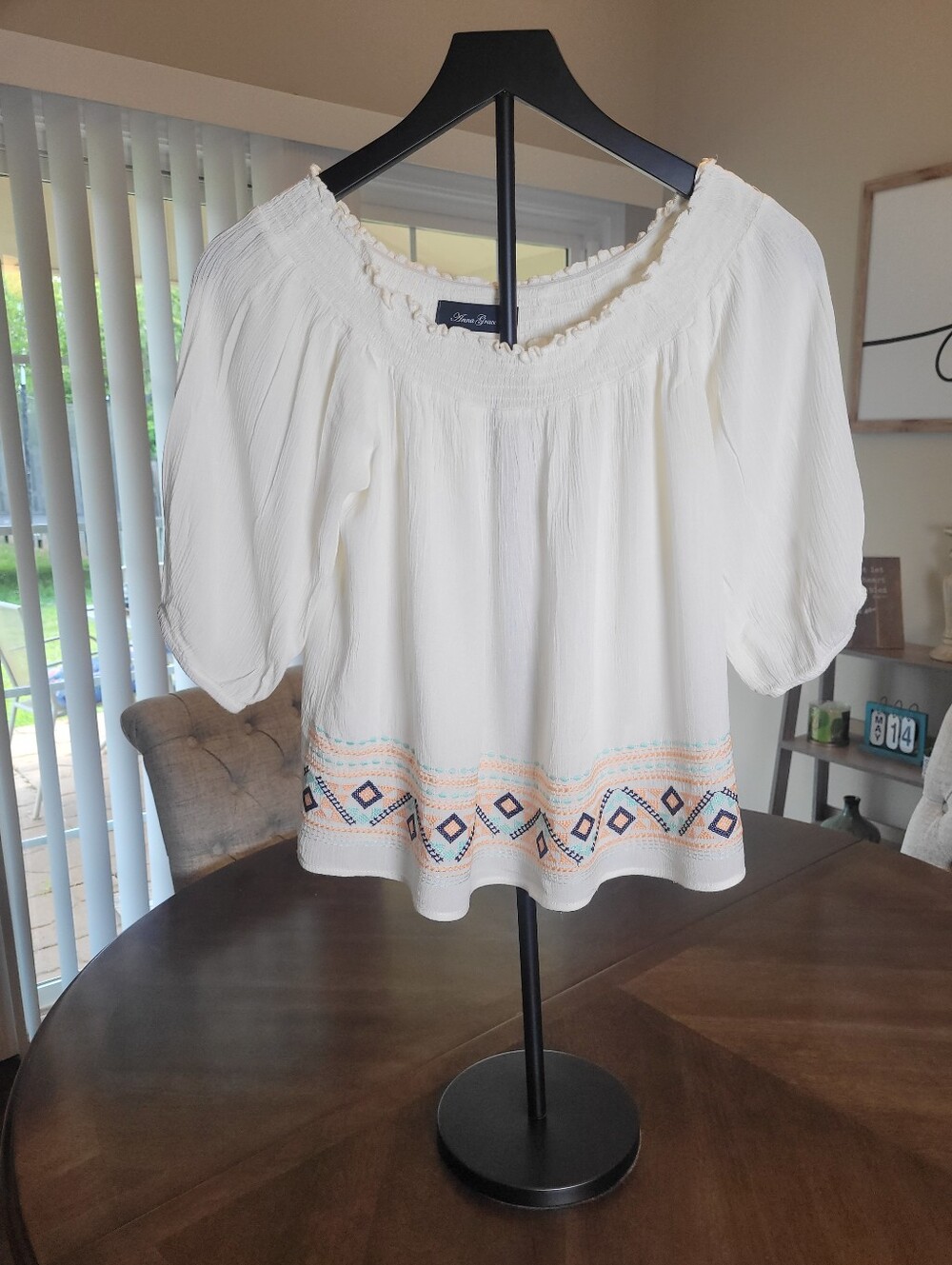 Anna Grace White Bohemian Embroidered Peasant Top. Size Small